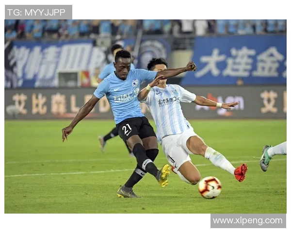 大连一方迎战广州恒大争夺中超联赛关键三分之战